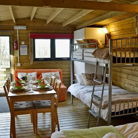 Kestrel Cabin בית נופש Westward